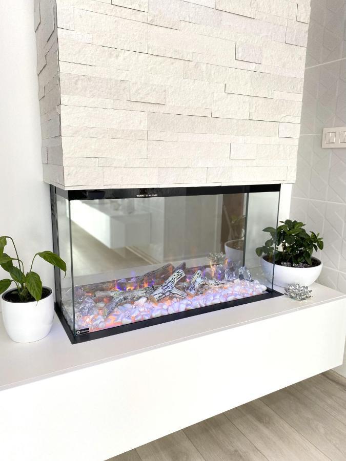 Die Eleganz - Apartment Near The City Center With Free Parking Pressburg Exterior foto